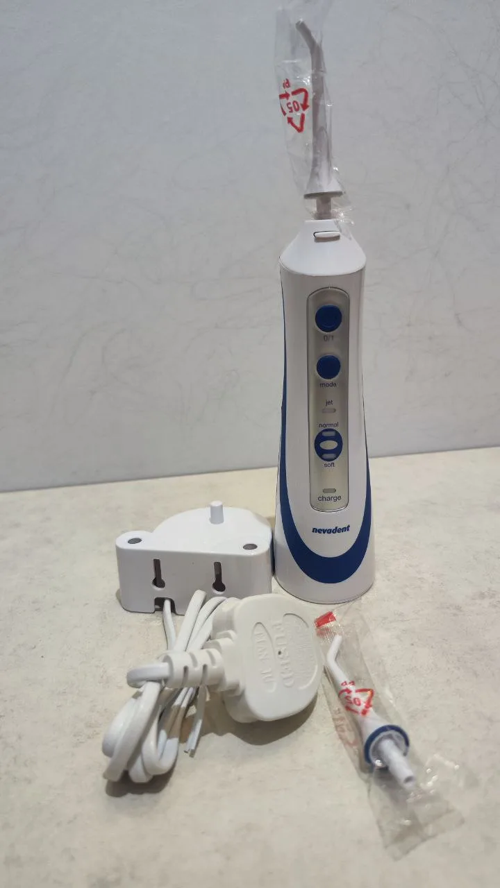 واترجت نوادنت شارژی قابل حمل شستشوی کامل بین دندان ها و لثه