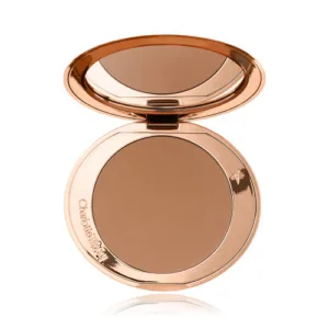 برنزر پودری لوکس شارلوت تیلبری مدل airbrush bronzer بافت نرم و فید آسان رنگ 3TAN/DORE