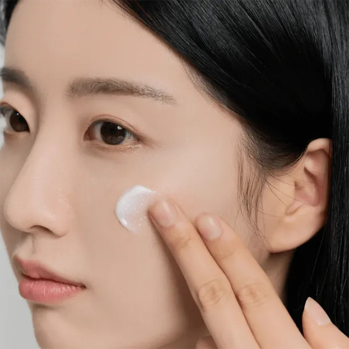 کرم روشن کننده پوست اسکین 1004 سنتلا ماداگاسکار 75 میل SKIN1004 CENTELLA Madagascar tone capsule cream (کد1615)