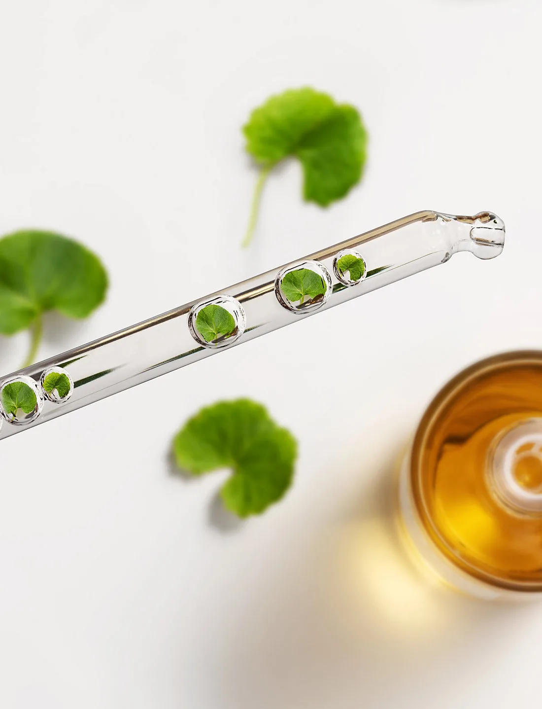 سرم آمپول سنتلا ماداگاسکار ترمیم بریر پوست طوبت رسان ضد پیری انواع پوست 30 میل