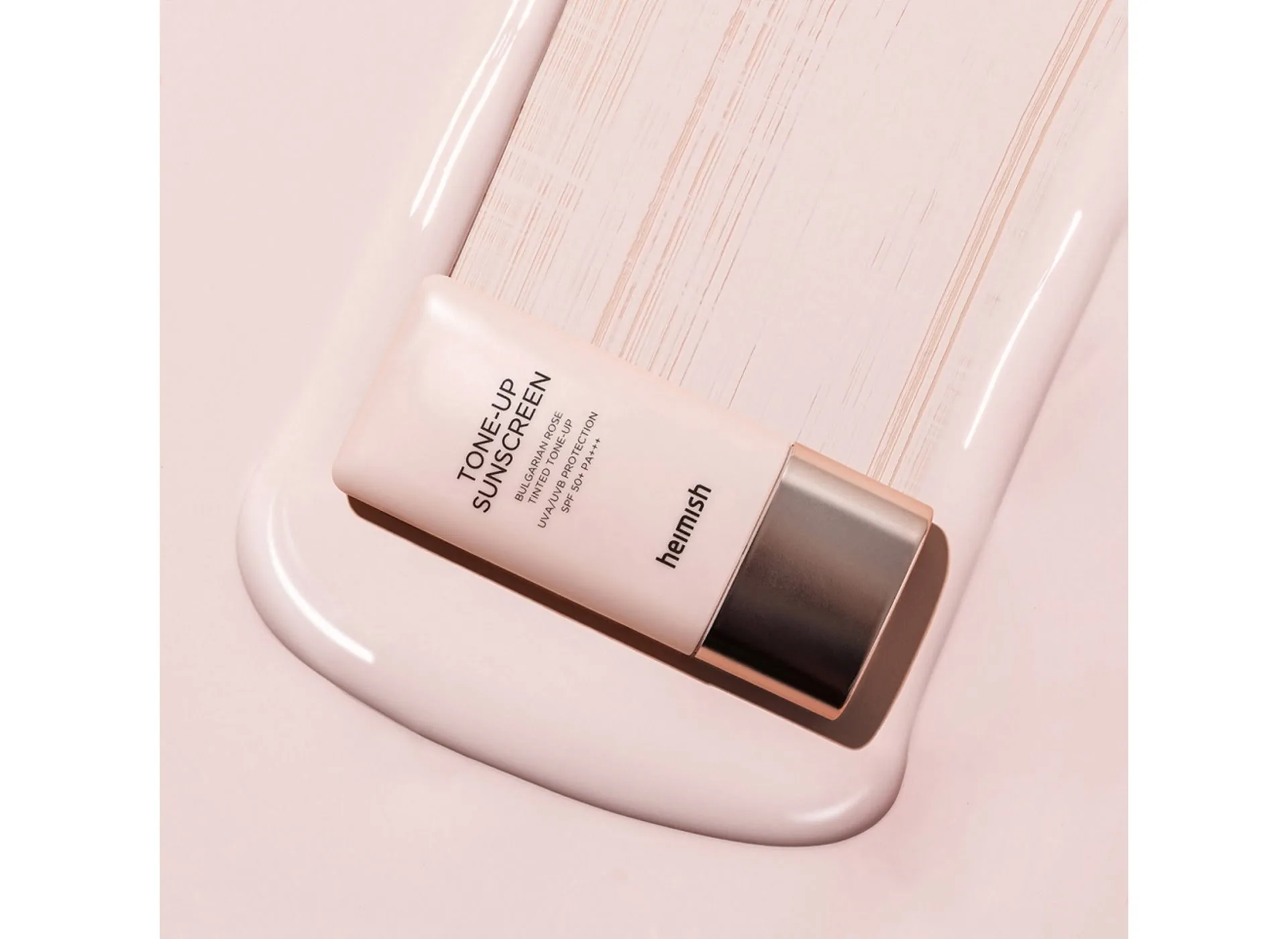کرم ضد آفتاب هیمیش spf50 آبرسان حاوی عصاره رز رنگی با فینیش کاملا طبیعی کد 1767