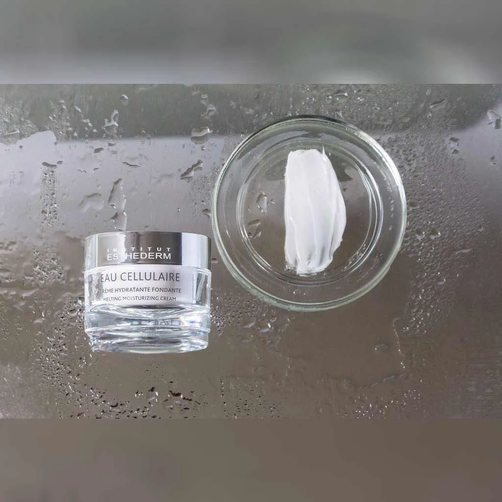 کرم مرطوب کننده سلولار استادرم برای صورت و گردن 50 میل