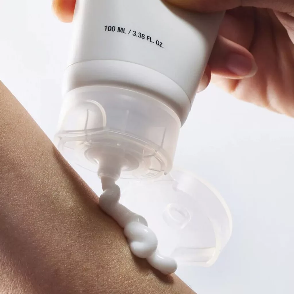 کرم مرطوب کننده سرامید و پانتنول +3 آنوا