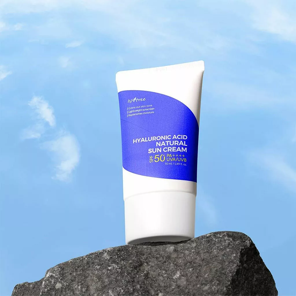 ضدآفتاب ایزنتری هیالورونیک اسید SPF50 نچرال