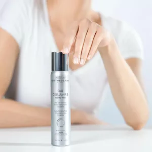 اسپری آب استادرم آنتی اکسیدان و آبرسان پوست