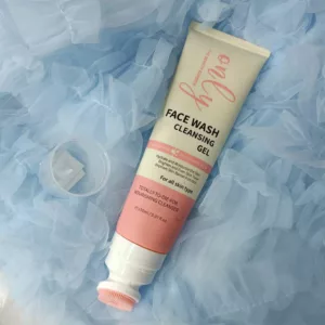 ژل شوینده اونلی حاوی نیاسینامید و هیالورونیک اسید انواع پوست