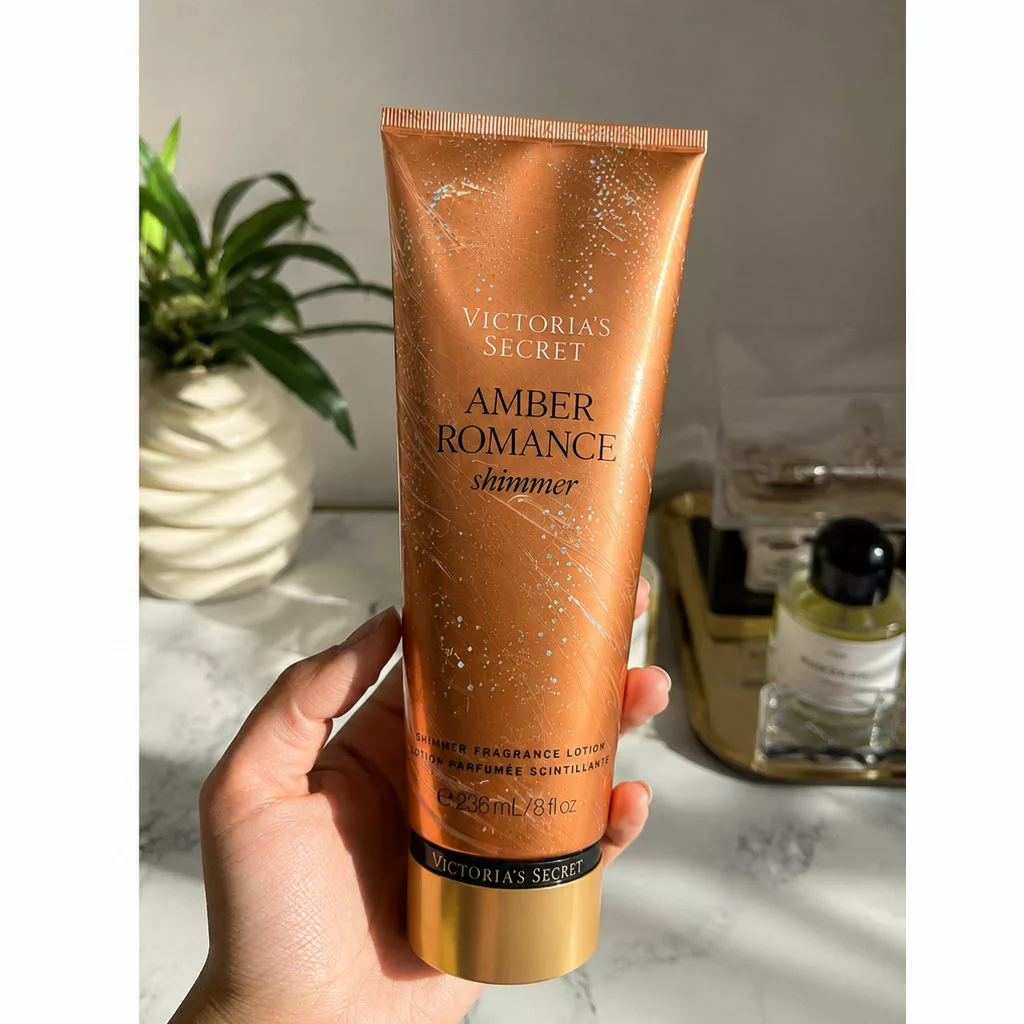 لوسیون بدن شاین عطری ویکتوریا سکرت مدل amber romance shimmer