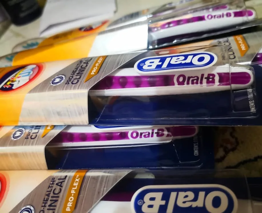 مسواک اورال بی Oral B (در ۴ رنگ مختلف) مناسب دندان حساس