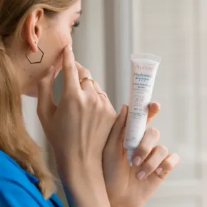 بی بی کرم آبرسان و مرطوب کننده اون پوست خشک رنگ تینت SPF30