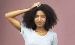 دلایل ریزش مو و راهکارهای جلوگیری از آن