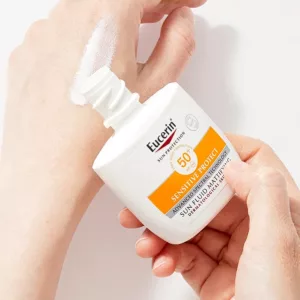 ضد آفتاب فلوئیدی مات کننده اوسرین پوست چرب و حساس ضد آب بدون چربی و عطر SPF50