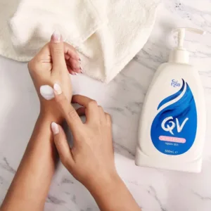 لوسیون بدن کیو وی qv مرطوب کننده 24 ساعته پوست خشک و درمان اگزما آتوپیک درماتیت پسوریازیس 250میل
