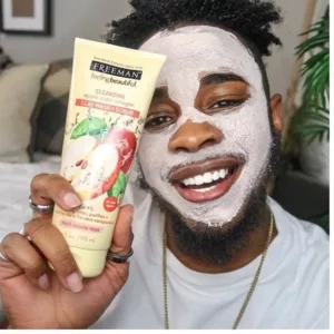 ماسک صورت چهار کاره خاک رسی پاکسازی و اسکراب کننده فریمن حاوی دانه سیب و سرکه سیب (کد7606)