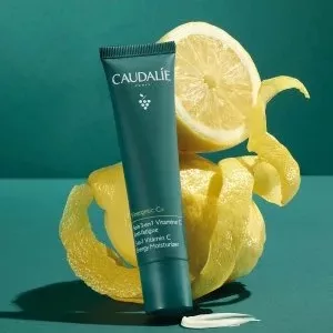 مرطوب کننده ضد لک کدلی حاوی ویتامین سی روشن کننده وشفاف کننده vinergetic c