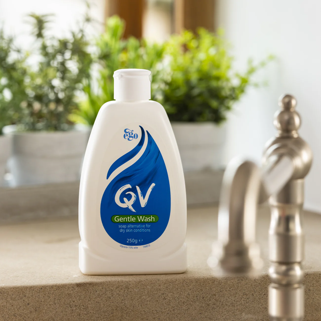 پاک کننده ملایم صورت کیو وی QV جنتل واش پوست خشک تا نرمال 250 میل