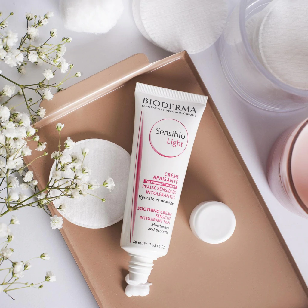 کرم سنسبیو لایت بایودرما مرطوب کننده تسکین دهنده پوست نرمال تا خشک و حساس bioderma sensibio light